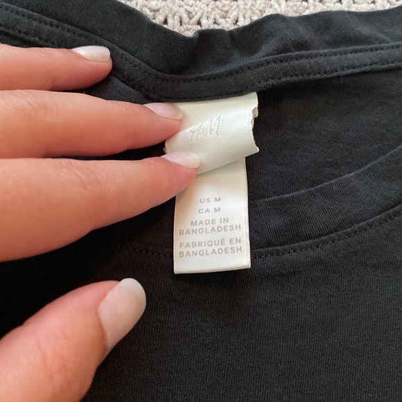 H&M Tee✨ - Picture 3 of 3